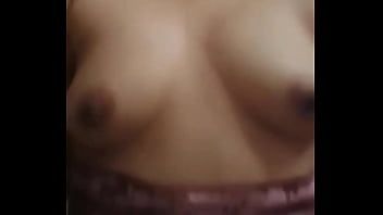 Preview 2 of Grand Rom - Juega con sus tetas,  pechos y los hace rebotar