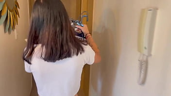 Preview 1 of Robomeats Hd - A mi timida hermanastra se le ve sexy mi camisa y yo se la quito para follar duro con ella.