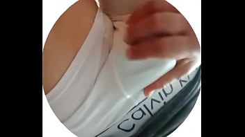 Preview 3 of Karbala Sex Girl - Nuestro single nos env&iacute_a un v&iacute_deo para activarnos mostrando el bulto de su entrepierna