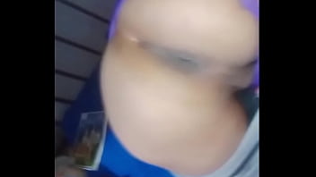 Preview 1 of Big Boob Candy Suckig Tis - En Tanga morada me la Mete