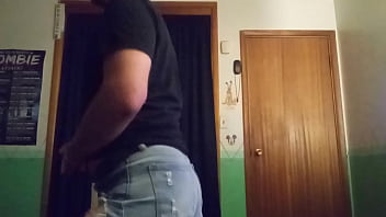 Preview 2 of Mia Vendome Flight To Ibiza - Me again learning to twerk lol