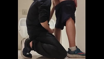 Preview 4 of Xxxxvdeo - FUDENDO NO BANHEIR&Atilde_O DO SHOPPING AT&Eacute_ LEITAR (COMPLETO NO RED)