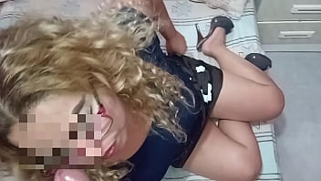 Preview 1 of Xtv Porn - Mexicana sabrosa le gusta exhibirse y en mini falda y tacones altos le mama la verga a joven que le entrego pizza