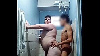 Preview 4 of Aandhe Xxx Vedjo - Encanador veio trocar o chuveiro e acabou me fodendo no banheiro mesmo - Parte 2 (COMPLETO NO XVIDEOS RED)