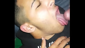 Preview 3 of Fist Shot - Gozada na boca