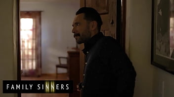 Preview 1 of Bokep Mom Son Bangbros - (Ashley Lane) Is Very Horny She Wants (Tommy Pistol) To Take Off His Pants Right Away - Family Sinners