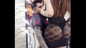Preview 2 of Ona Tudos - ESTILISTA CORTANDO CABELLO ACABA EN FINAL FELIZ