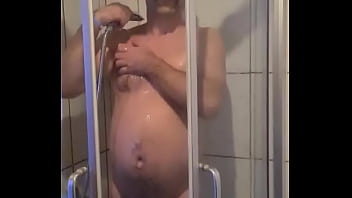 Preview 2 of Lesbians Horny Maid - В душе