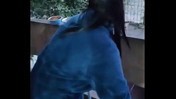 Preview 3 of Fuck Camel Teo - Acordei com a neura da limpeza limpando tudo e quando ele se aproximou de mim me deu um calor