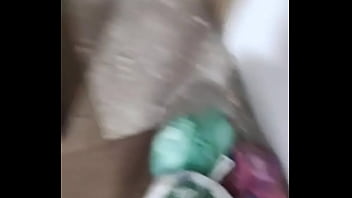 Preview 4 of Fuck Camel Teo - Acordei com a neura da limpeza limpando tudo e quando ele se aproximou de mim me deu um calor