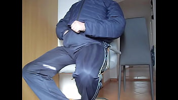 Preview 1 of Pakotus Xxx - Moje błyszczące śliskie dresy i kurtka