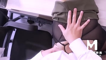 Preview 2 of Sixy Voids - ModelMedia Asia-Taking Care Of A Female Colleague Who Is Short Of Money-Lin Xiang-MD-0248-Best Original Asia Porn Video