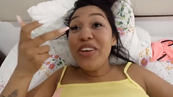 Preview 1 of Mako Yuki Av - Mi stra caliente de 18 a&ntilde_os de New York se mete ami cama cuando estoy viendo televisi&oacute_n y me empezaron a dar ganas de follarme la por el culo a esa morena de grande tetas