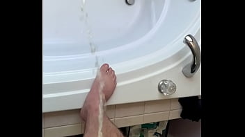 Preview 1 of Xnxx Dad And Me Amateur - Husband Pissing in the Bathtub in Slow-Motion