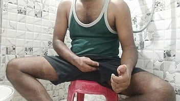 Preview 1 of Dapeka Sex Vedios - Telugu boy super nude bath and cumshot