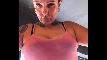 Preview 2 of Mom Romantic Son Xxxxx - Na academia quase fui EXPULSA por est&aacute_ com uma mina blusinha! Fiquei toda suada que escorria pela minha bucetinha !