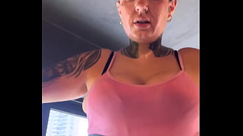 Preview 1 of Mom Romantic Son Xxxxx - Na academia quase fui EXPULSA por est&aacute_ com uma mina blusinha! Fiquei toda suada que escorria pela minha bucetinha !