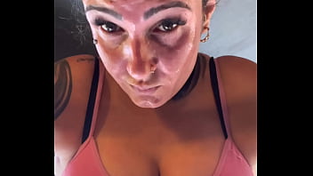 Preview 4 of Mom Romantic Son Xxxxx - Na academia quase fui EXPULSA por est&aacute_ com uma mina blusinha! Fiquei toda suada que escorria pela minha bucetinha !
