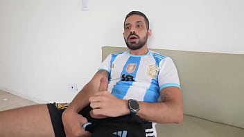 Preview 3 of Bulu Xxc - Brasil X Argentina O argentino marrento jshuls1 me fez mamar sua rola e seu pez&atilde_o em p&uacute_blico p ...
