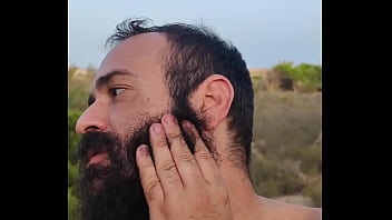 Preview 3 of Eating Pussy While Smoking Crack - Tarde tranquila en la playa con las bolas al aire 18-06-22