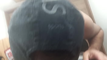 Preview 1 of Hd Sexvideo New 8 - Estava provando roupa no provador do shopping o cara do outro lado mostou o pau e me chamou,  mamei ali mesmo