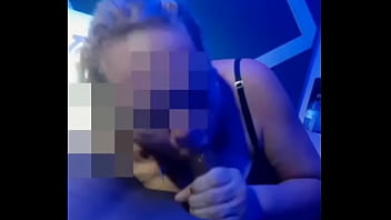 Preview 4 of Mega Boobs German - C&aacute_ssia devassa mamando uma rola preta que nem uma puta
