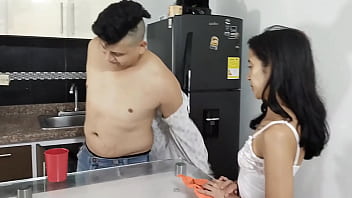 Preview 2 of Stuck Mom Get Fucked There Son - QUE RICO ME FOLLA EL PLOMERO HASTA CORERSE EN MI
