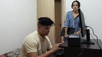 Preview 1 of Sara Morning Wood Porn Move - LE DOY MI LAPTOP A MI HERMANASTRO PARA QUE ME LA REPARE Y ME COBRA CON SEXO (PARTE 1)