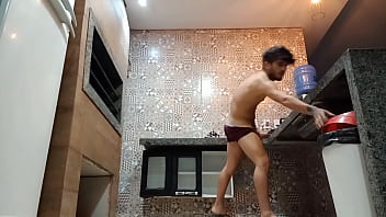 Preview 2 of Sunny Leones Pron Videos Sex Hd - BRINCANDO COM O PAU NA COZINHA DA CASA DO MEU AMIGO COM ELA all&euml_ PJTX