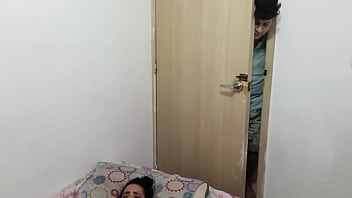 Preview 1 of Kide Nappe Hd - ESPIO A MI HERMANASTRA MIENTRAS TIENE UNA CONVERSACION CALIENTE CON SU NOVIO Y ME LA TERMINO FOLLANDO HASTA CORRERME EN SU CULO