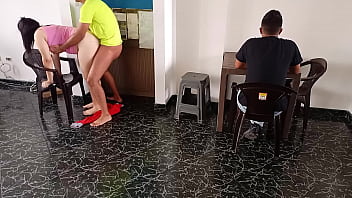 Preview 4 of Super Hit Xxx Videos 2018 - Mi esposo cornudo desayuna mientras su amigo me rompe el culo con su gran polla: mientras el esta distraido su amigo me la mete bien duro hasta dejarme embarazada