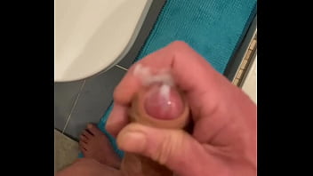 Preview 4 of Fithe Sex Zabrdaste Wala - A sweet wank in the morning
