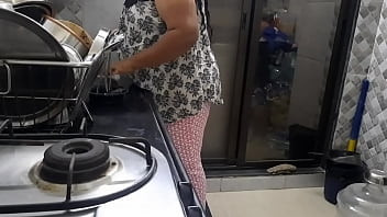 Preview 1 of Nonton Klip Bokep - Working wife fucked in while working