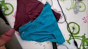 Preview 3 of Hot Squirrel Mom - corrida en bragas de mi mujer 230
