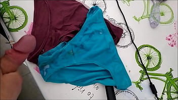 Preview 4 of Hot Squirrel Mom - corrida en bragas de mi mujer 230