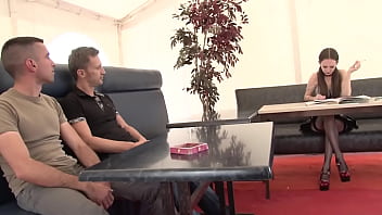 Preview 1 of Desi Sexmovi - Bruna focosa e troia ama fare sesso con due grossi cazzi