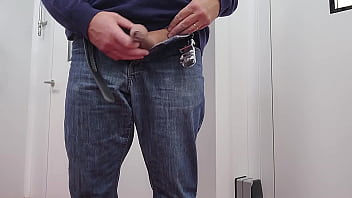 Preview 1 of War Room - Je baisse mon pantalon et je me masturbe &agrave_ l&#039_h&ocirc_pital