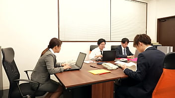 Preview 1 of Italian Son Fuc Mom - おばさん女上司と残業セックス中出しオフィス　杉岡恵美子