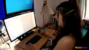 Preview 1 of Desi Sex Vidio Indian - Bei der E-Mail schreiben durch geilen Mitbewohner unter brochen worden (geschnitten)