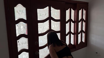 Preview 1 of Aunt Six Vobeo - Vecina MILF esta caliente y busca la forma de pagar a alba&ntilde_il con su gran culo y venida en su culo.
