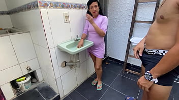 Preview 1 of Maya Khaki Fa - AYUDA A SU HIJASTRA FLACA A LAVAR EL BA&Ntilde_O A CAMBIO DE SACARLE TODA LA LECHE CON SU CO&Ntilde_O