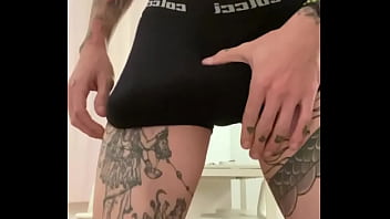 Preview 1 of X Xxxu B - pra fora da cueca