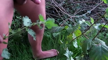 Preview 3 of Jasmine Ali - des orties sur ma bite dans la forets