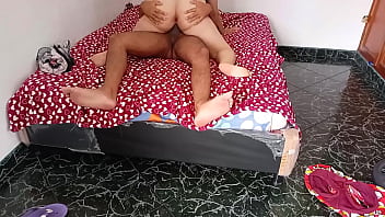 Preview 4 of Dog Fuack - Madrastra caliente me cumple mi fetiche de poder acabarle adentro: despues de verla masturbandose le meto toda la polla hasta llenarla de leche cuando no hay nadie en casa