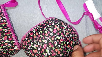 Preview 1 of Latina Ass Danny - Me la jalo y me vengo en el bra de flores nuevo de mi amiga