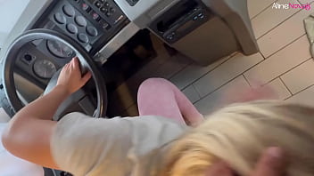 Preview 1 of Public Hardcore Disgrace - Loirinha realiza fetiche no bus&atilde_o,  faz boquete no banco do motorista e engole tudinho - Aline Novak