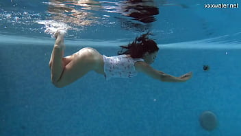Preview 3 of Lily De Mure Tranny - Hungarian underwater erotics with Puzan Bruhova