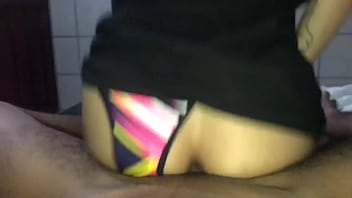 Preview 3 of Spycam Gay Gym - Gozando no cuzinho da namorada