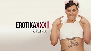Preview 1 of Wwwxxx Huge Monstr Dildo Video - Nick Fox d&aacute_ show de boquete e leva banho de p&ocirc_rra na cara - COMPLETO NO XVIDEOSRED