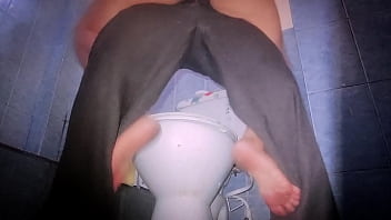 Preview 4 of Xxx Porn Bleeding - INTERRUMPI A MI HERMANASTRA MIENTRAS LAVABA EL BA&Ntilde_O PARA QUE ME DIERA UNA DELICIOSA CHUPADA (PARTE 1)